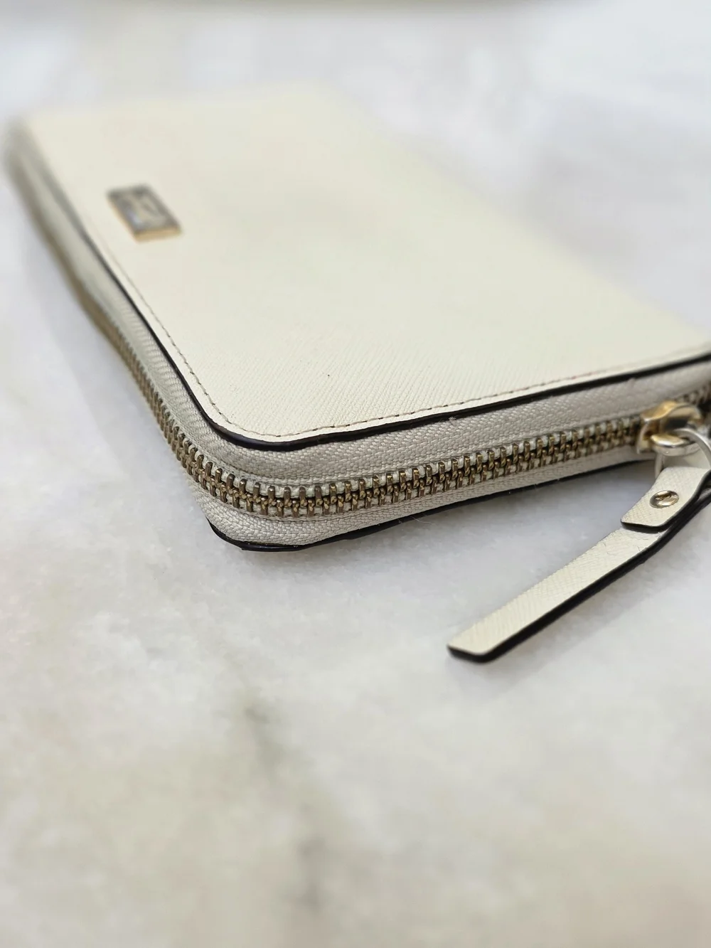 Kate Spade Newbury Lane Neda Zip Around Wallet in Cream Saffiano Leather.